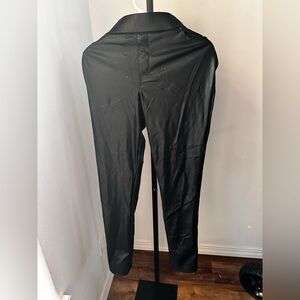 Gloria Vanderbilt size 12 pleather black pants like new